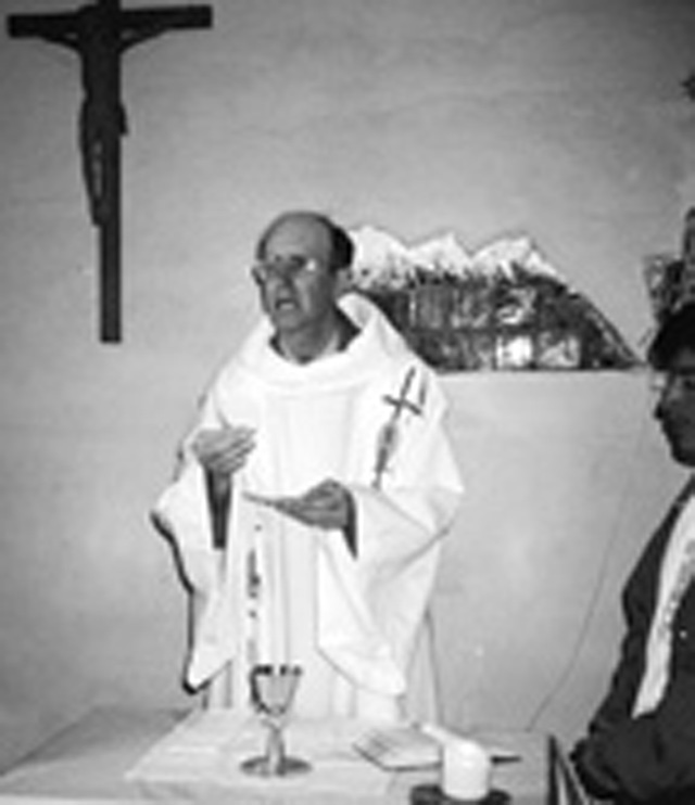 (CREDIT Jeannine Wellens) Scarboro missioner Fr. Frank Hegel celebrates Mass in the chapel of Christ the Good Shepherd Seminary, Riobamba, Ecuador. Fr. Frank has been the director of the seminary since its beginnings in 1997.