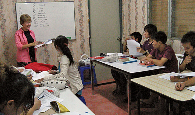 Sai Awn gives Susan Keays, his English teacher, a gift for helping him “walk into the future.” Susan went to Thailand as a new Scarboro lay missioner in October 2003.