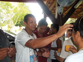 Indigenous leaders anoint missioners with paint from the Uruca plant. All photos credited to Hoadson.