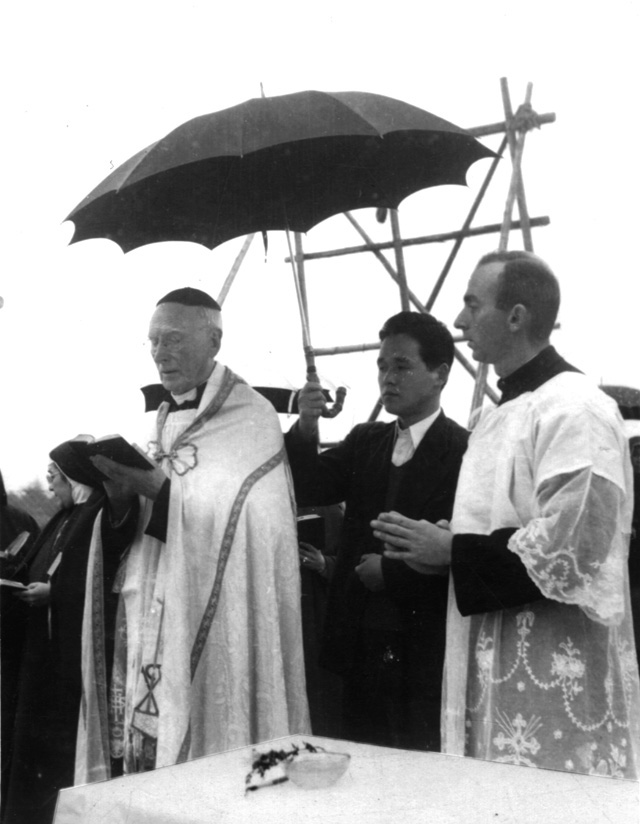 In 1954, after two years of language school in Japan, Fr. Cleary was appointed curate to Monsignor John Mary Fraser, Scarboro’s founder, at Yoshizuka parish in Fukuoka.