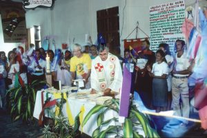 Bishop George Marskell with participants at the Assembly of the People of God, held every two years in the Prelacy of Itacoatiara, Brazil. Each of the almost 300 base Christian communities sent one representative to voice concerns, celebrate victories, and debate and decide upon pastoral priorities. The last People’s Assembly was held in 1998, a month before Bishop Marskell’s death.